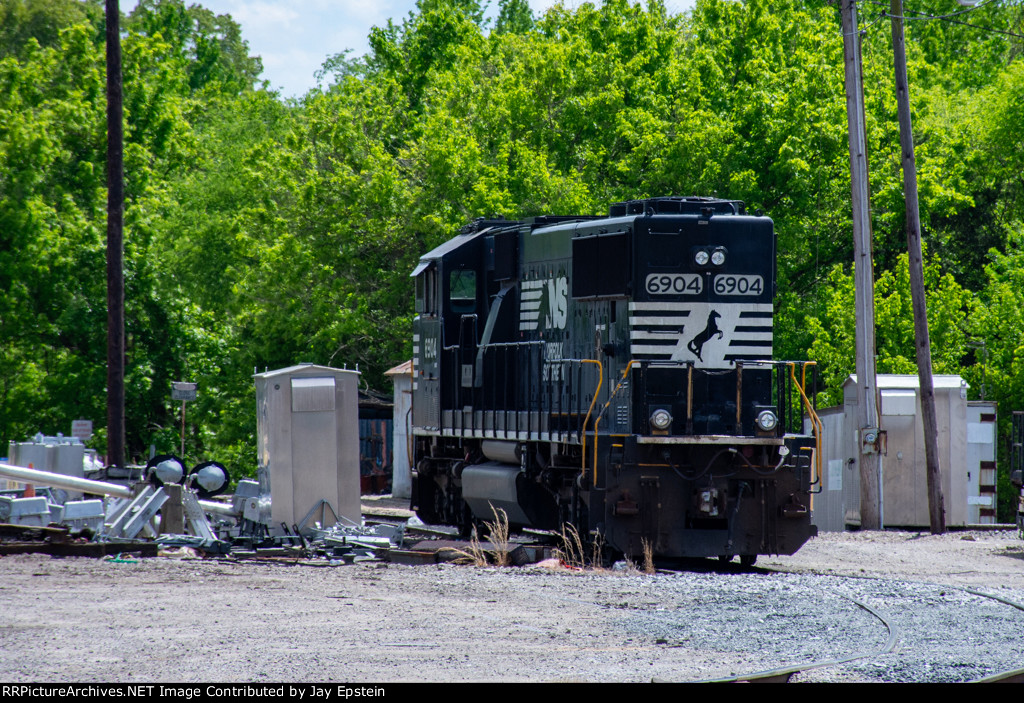 NS 6904 waits for its next assignment 